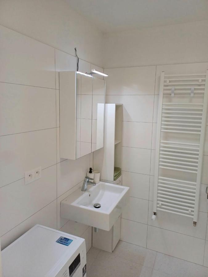 New Air-Conditioned Apartment 5 Minutes By Walk From The Airport With Free Garage Parking Pozsony Kültér fotó
