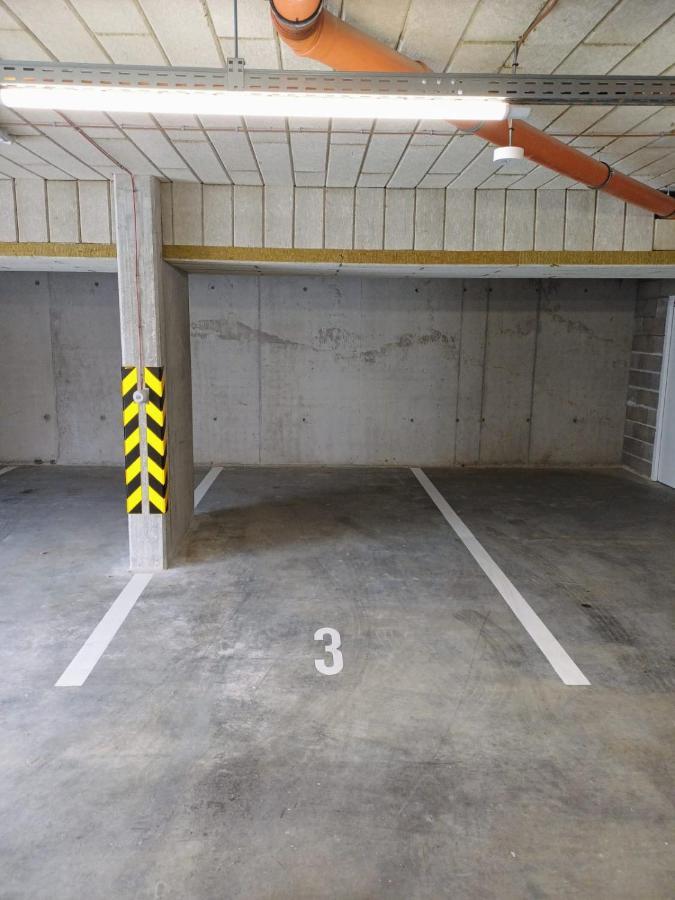 New Air-Conditioned Apartment 5 Minutes By Walk From The Airport With Free Garage Parking Pozsony Kültér fotó
